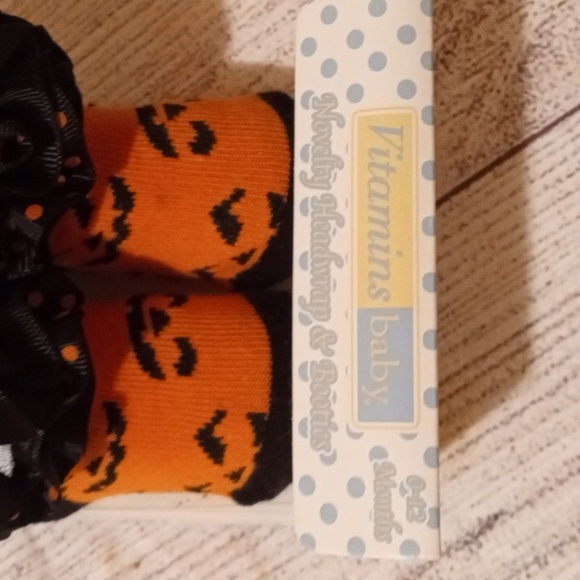Halloween Set of Headwrap and Socks for Baby Girl - Picture 8 of 10
